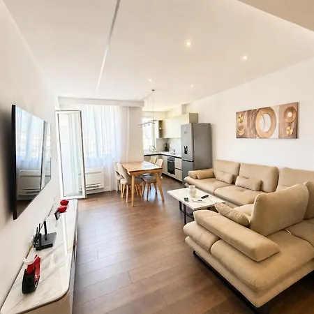 Apartment Feel At 1 *