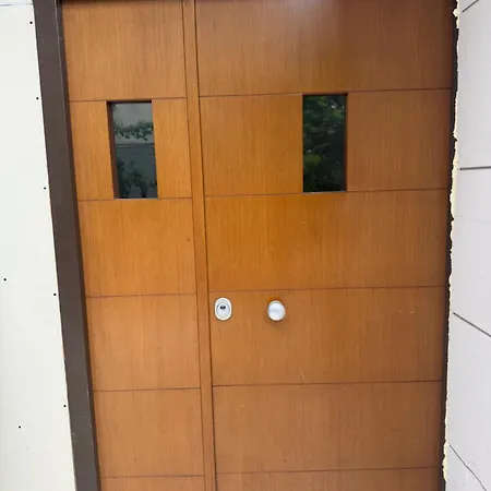 Apartment Feel At 1 *